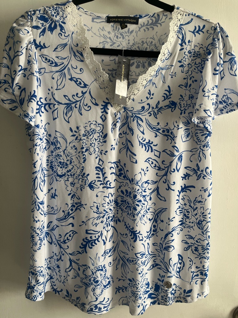 Adrienne Vittadini White And Blue Lace-Trim V-Neck Tee